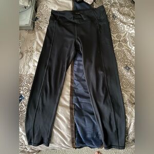 VICTORIA’s SECRET leggings ON POINT FLOW